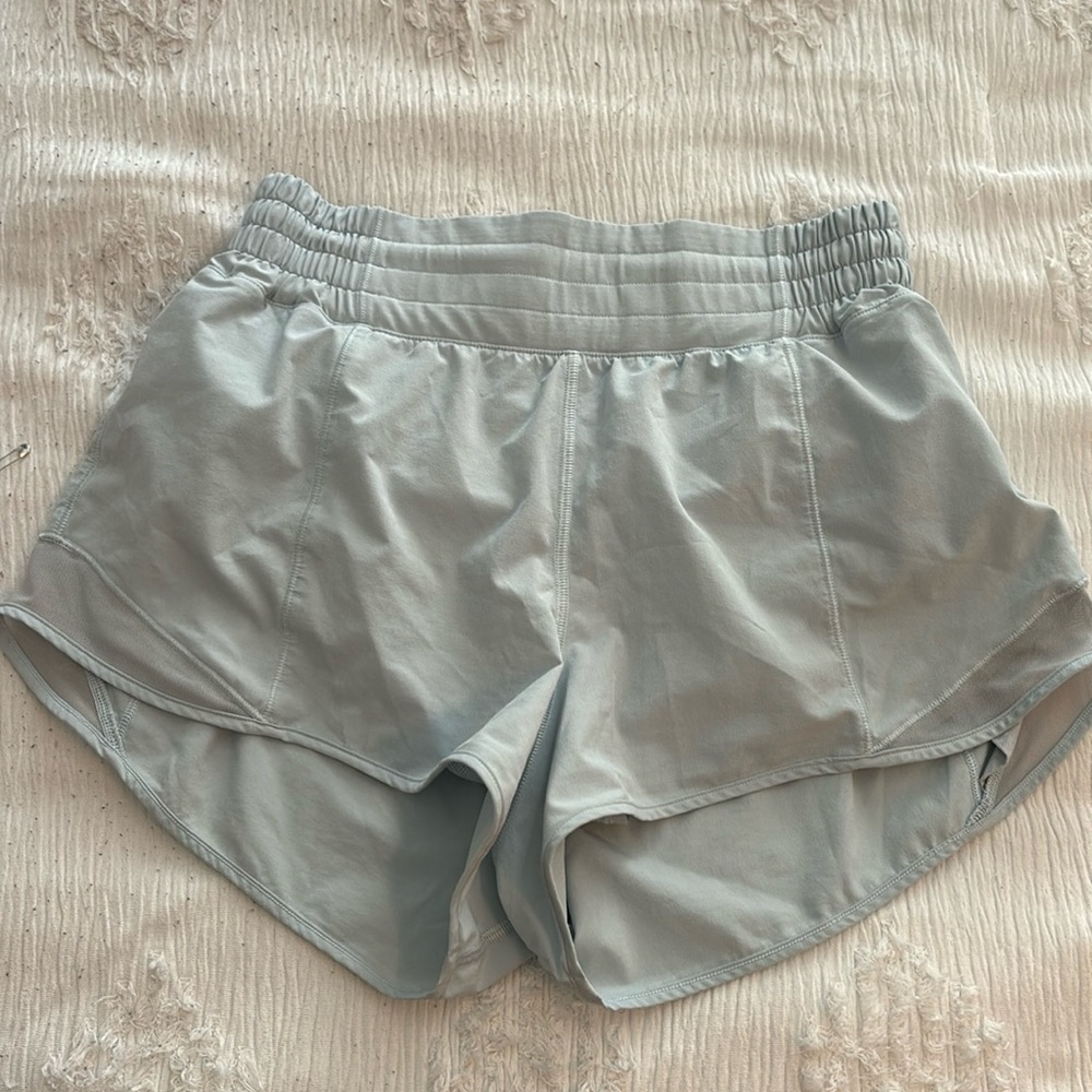 Powder blue Lulu hottie hots highrise size 6  2.5”